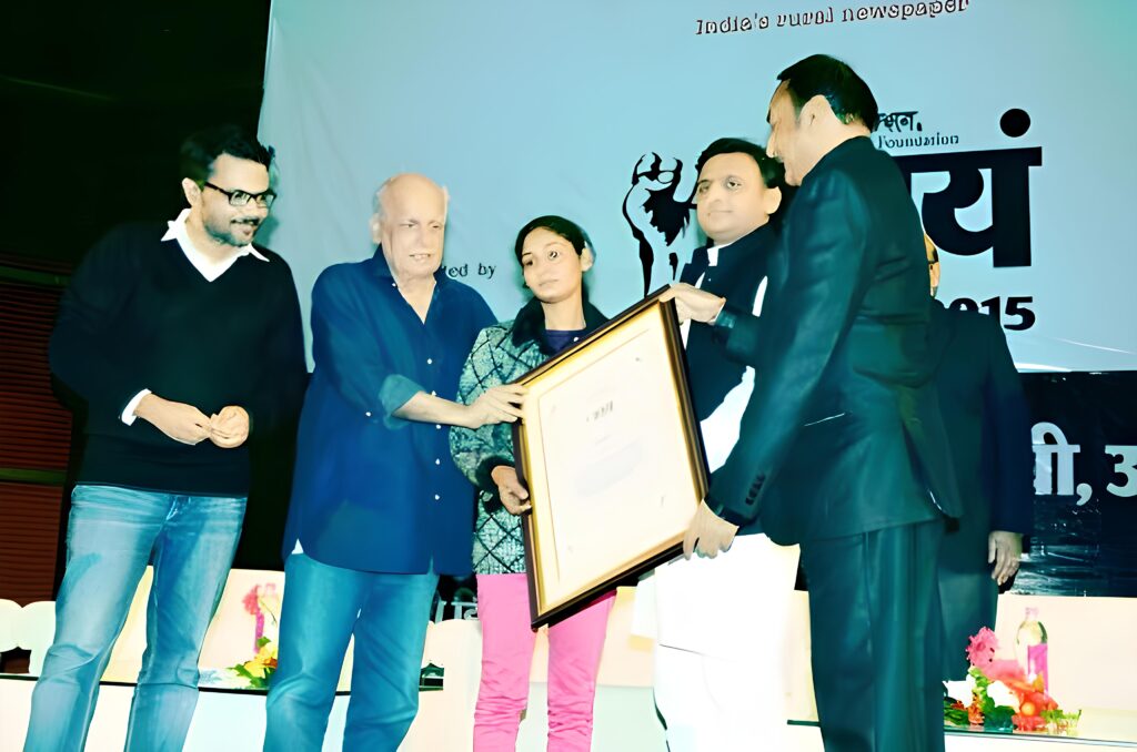 Neetu Singh Honored by the Chief Minister of Uttar Pradesh